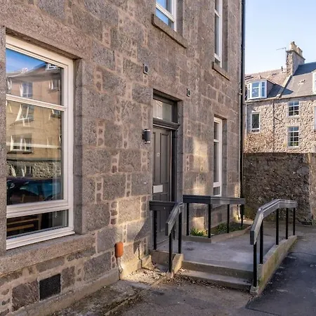 West End @ Netflix @ Newly Built Apartment Aberdeen Exterior photo