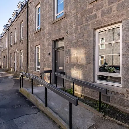 West End @ Netflix @ Newly Built Apartment Aberdeen Exterior photo