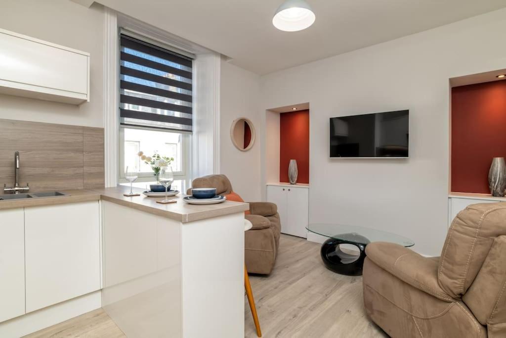 Appartement West End @ Netflix @ Newly Built